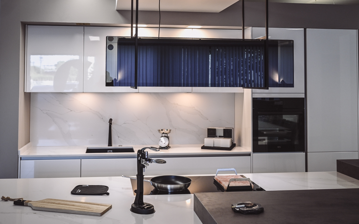 Cuisine moderne sur-mesure réalisée par Kichen Heem