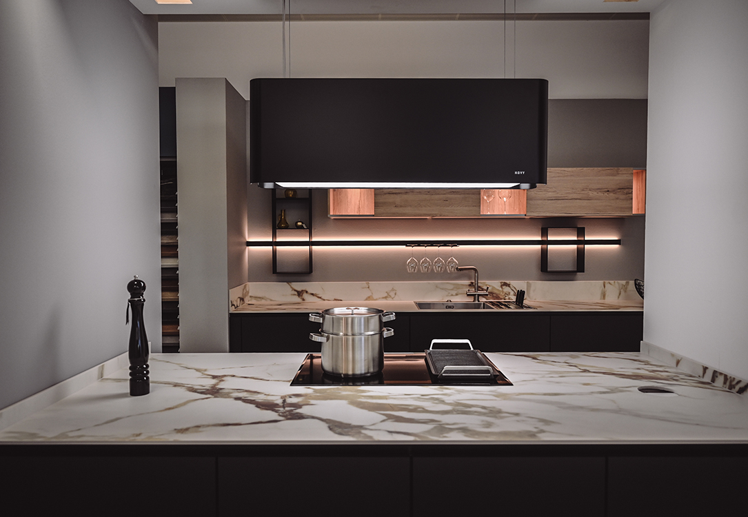 Cuisine sur-mesure avec îlot central réalisée par Kichen Heem